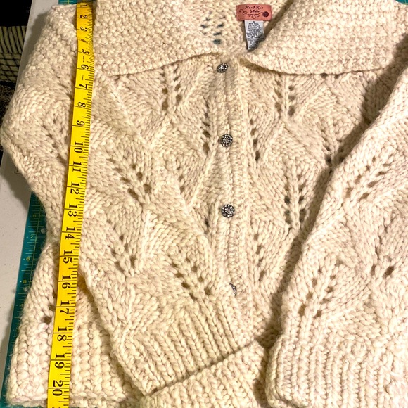 Beautiful hand knit sweater by Dollie - Picture 8 of 9